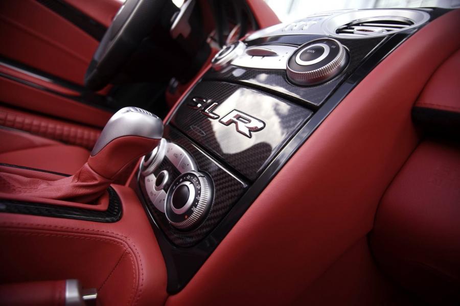 Детали интерьера Mercedes-Benz SLR McLaren Roadster by Brabus (R199) 2008 года  (фото 5 из 61)